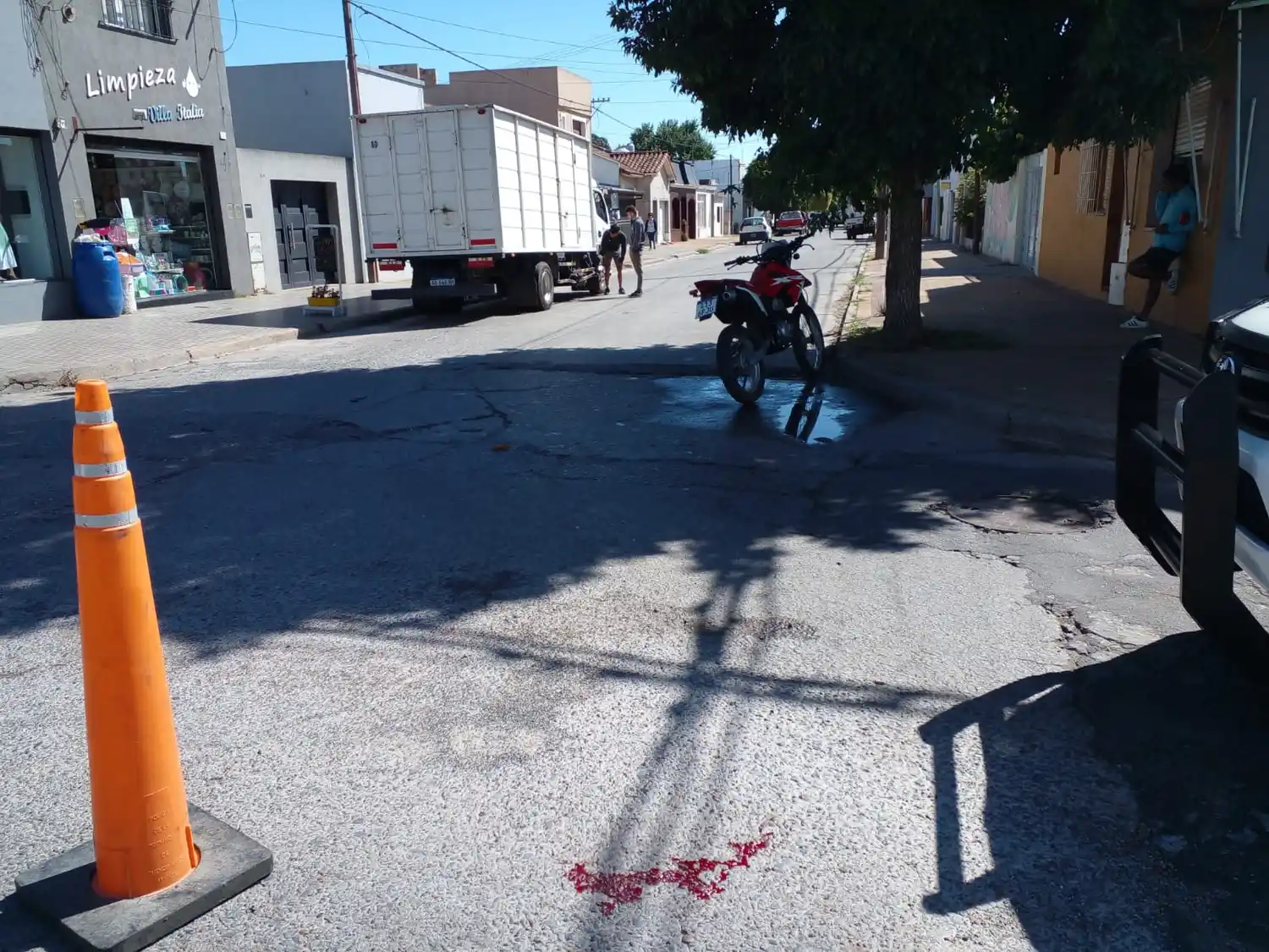 Hospitalizaron a un joven motociclista que se accidentó en Villa Italia