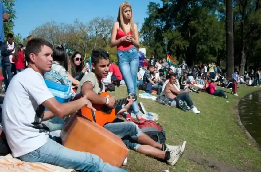 Día Internacional de la Juventud: el desafío de los padres y las inquietudes de los hijos