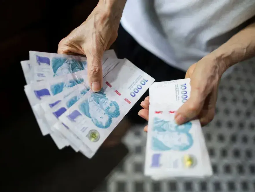Los salarios registrados aumentaron 2,4% en junio y le ganaron a la inflación por segunda vez en el año