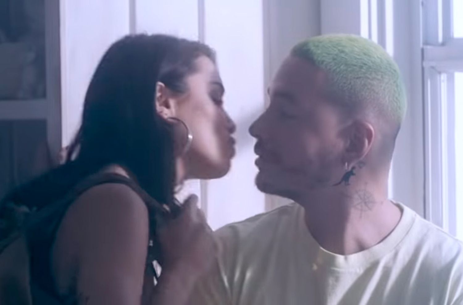 A los besos en la cama: jugadas escenas entre Lali Espósito y J Balvin en el video del nuevo tema de Montaner
