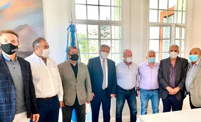 Fernández insiste que la vacuna rusa es efectiva y llegará en breve