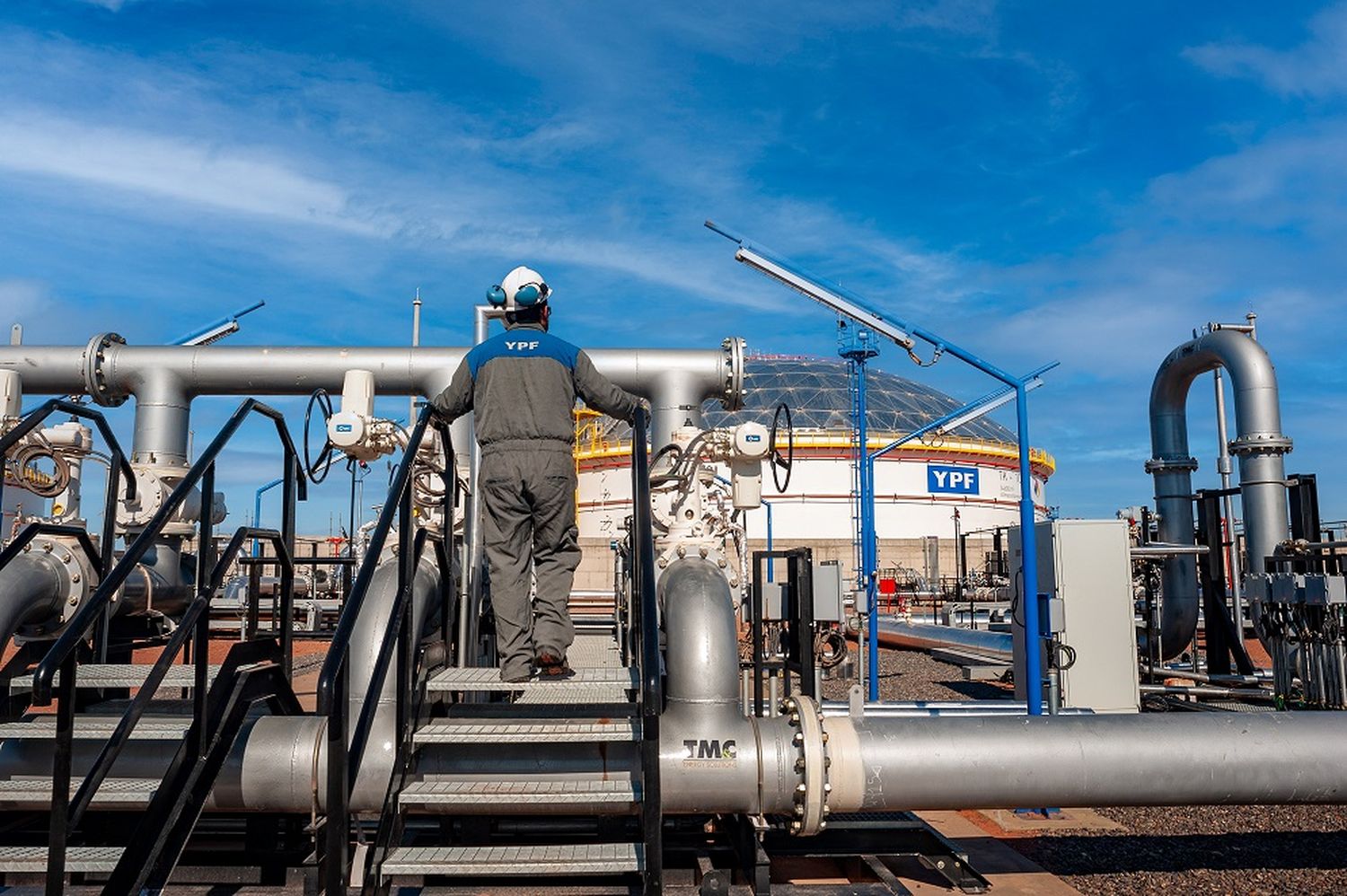 YPF puso en marcha la primera cabecera de despacho de crudo de gran escala en Vaca Muerta