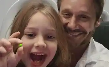 La tierna foto de Benjamín Vicuña con su hija Magnolia a la distancia que emocionó por un detalle especial