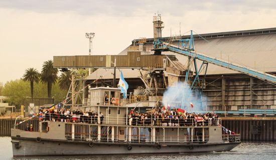 Fiesta Provincial del Inmigrante de Berisso: Cómo es el emotivo “desembarco simbólico” que te transporta al pasado