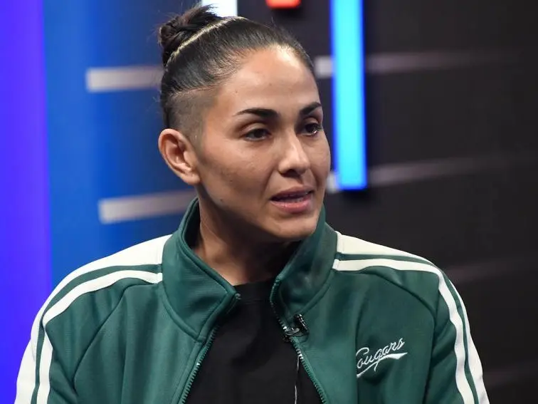 Rocío Morales, la primera mujer DT en dirigir un equipo de fútbol masculino: el Villa Paulina de Frías. Foto: Infobae