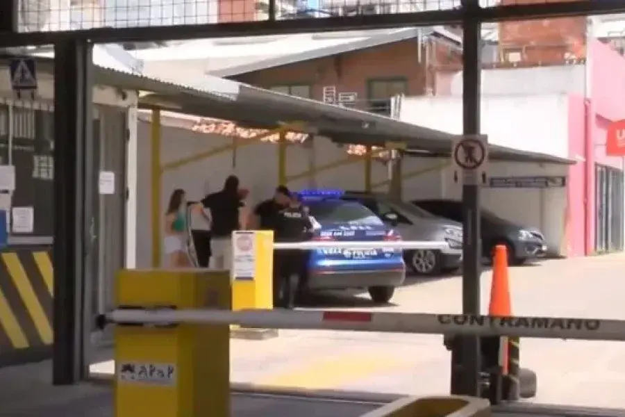 Dejó su camioneta en un estacionamiento de Rosario y al ratito le robaron tres millones de pesos