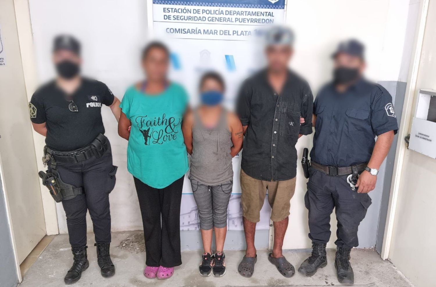 Detienen a dos mujeres y un hombre que robaron cables de telefonía