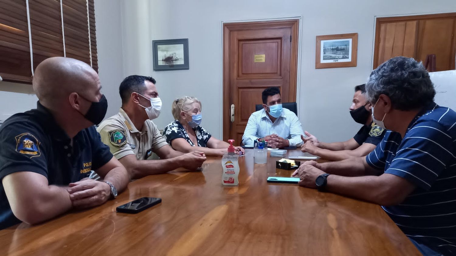 Inseguridad: ante la convocatoria de las autoridades, “autoconvocados” se movilizan a las puertas del municipio
