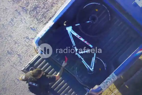 Pasó por una escuela y “encontró” a la bicicleta que le robaron un mes atrás