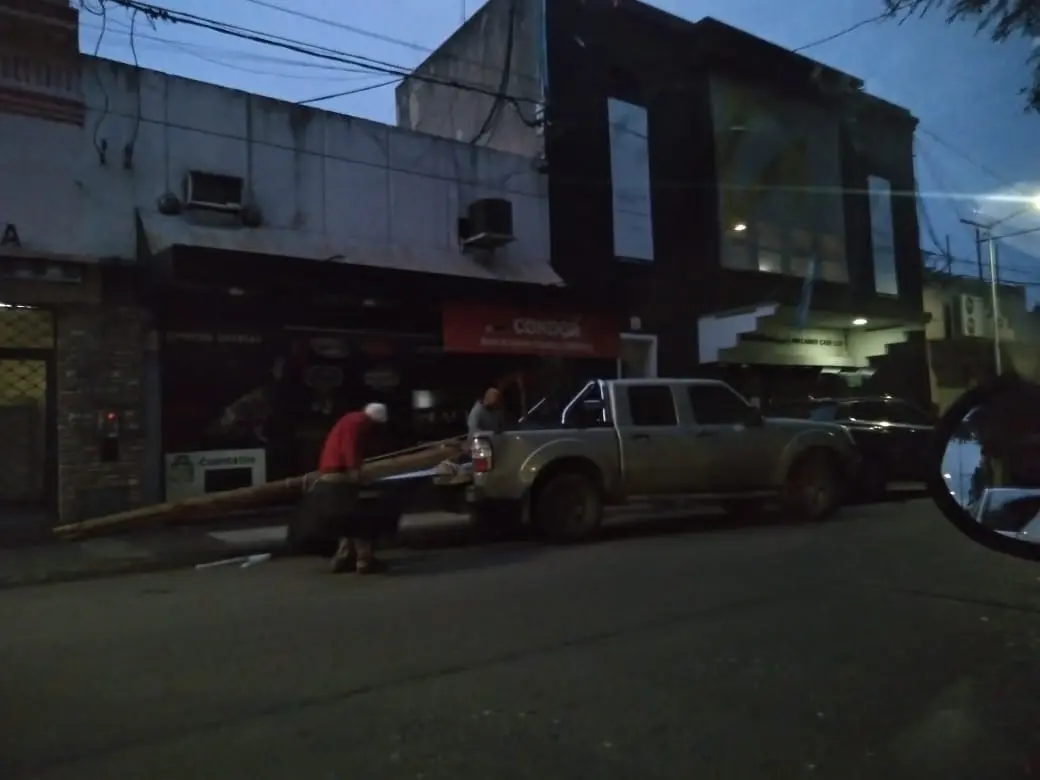 El jueves se llevaron los últimos equipos del edificio y anunciaron que el aire acondicionado que cayó del techo ya está reparado.