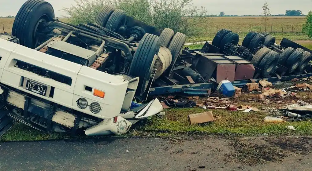 Vuelco fatal en la autopista Córdoba-Rosario