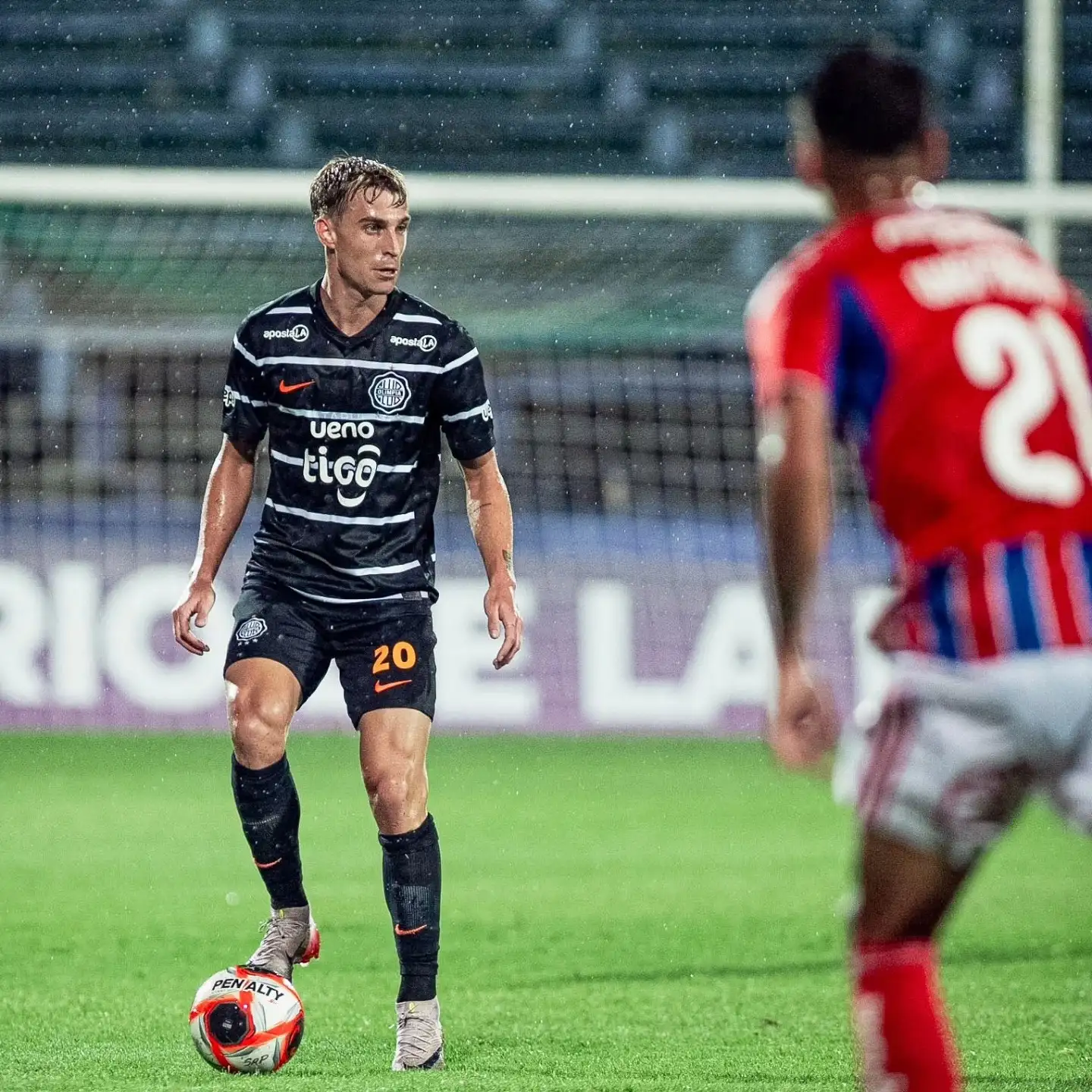 Juanfer Alfaro hizo su debut en Olimpia de Paraguay