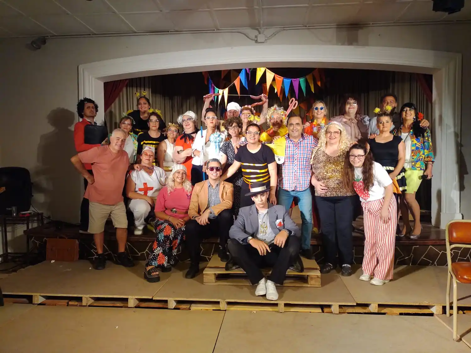 Los 23 artistas que salieron a escena para cautivar al público con esta obra.