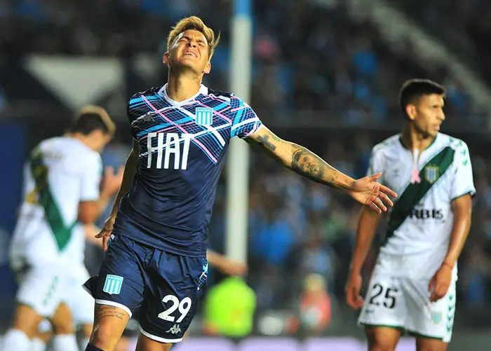 Racing no pudo quebrar al “Taladro”
