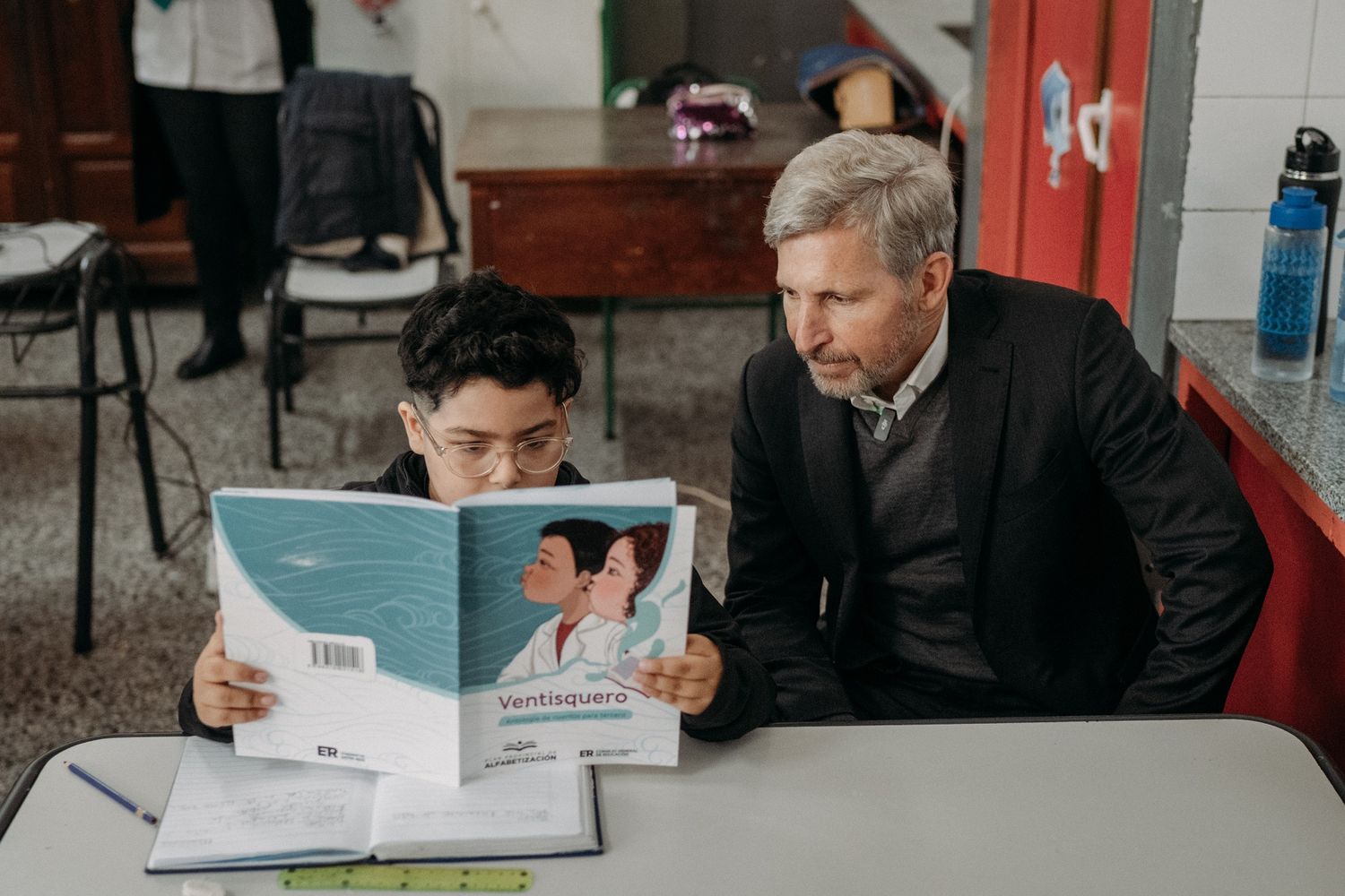 Frigerio visitó la Escuela República de Chile y destacó el impacto del Plan Provincial de Alfabetización