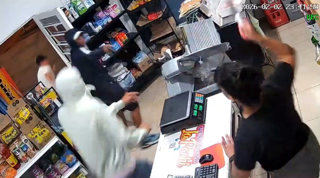 Violento asalto en el Villa Dominga: dos jóvenes armados atacaron a una comerciante que se defendió a los cuchillazos