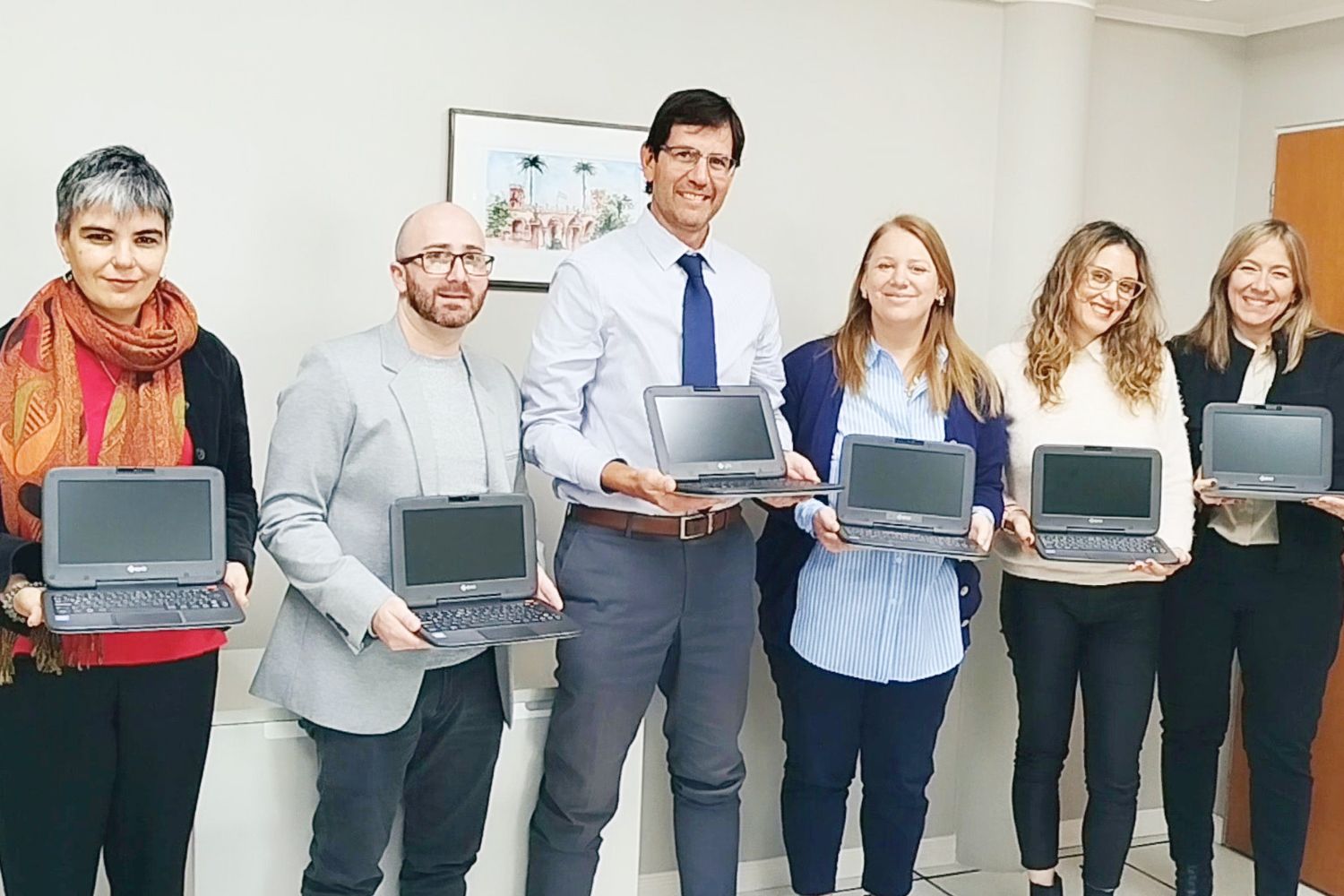 El Copnaf recibió del Iafas la donación de 12 netbooks