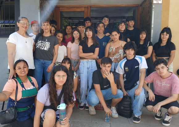 Visitas a La Opinión: alumnos de la Secundaría 13 Cabo Magliotti pasaron por la redacción