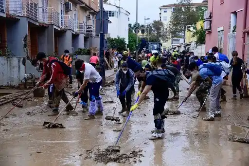 VENEZOLANOS SOLIDARIOS con damnificados en España (+Videos)