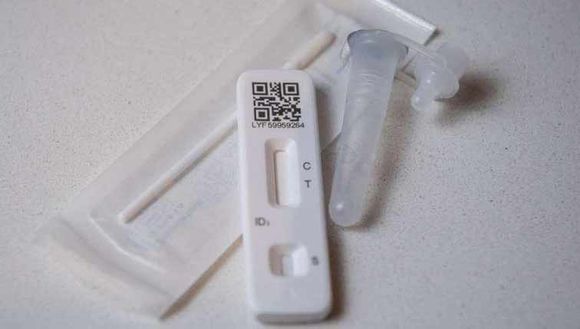 Estiman que los autotest para coronavirus estarán a la venta en farmacias en enero