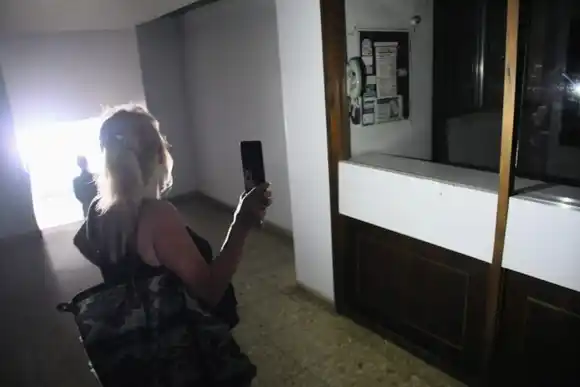 Sin luz ni agua: vecinos de un edificio del centro denuncian cortes de 72 horas