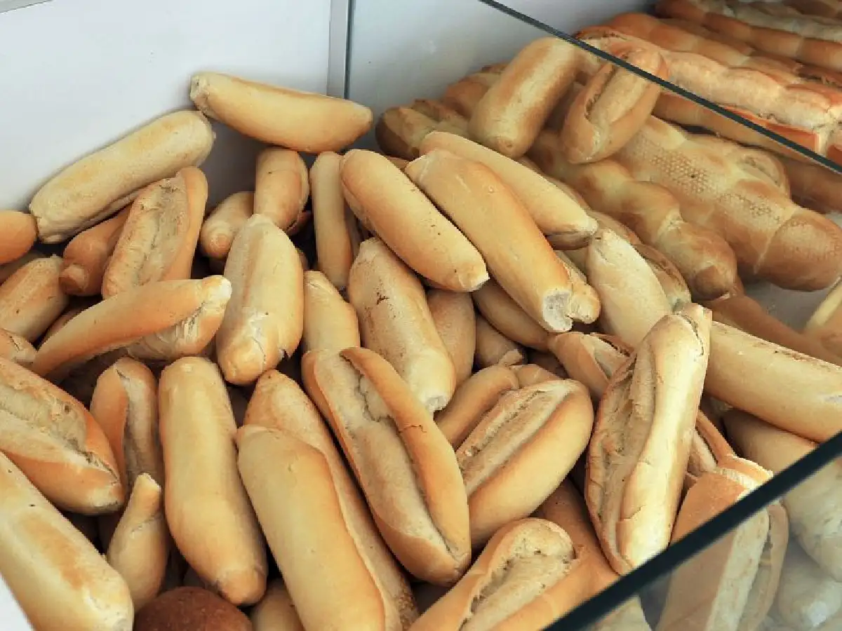 En la ciudad el pan se mantiene, los bizcochos y las facturas por las nubes