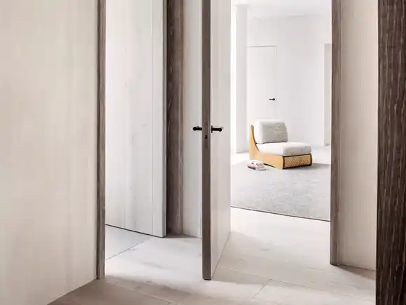 Puertas sin marco: el diseño minimalista que gana cada vez más terreno por su impacto visual y funcional