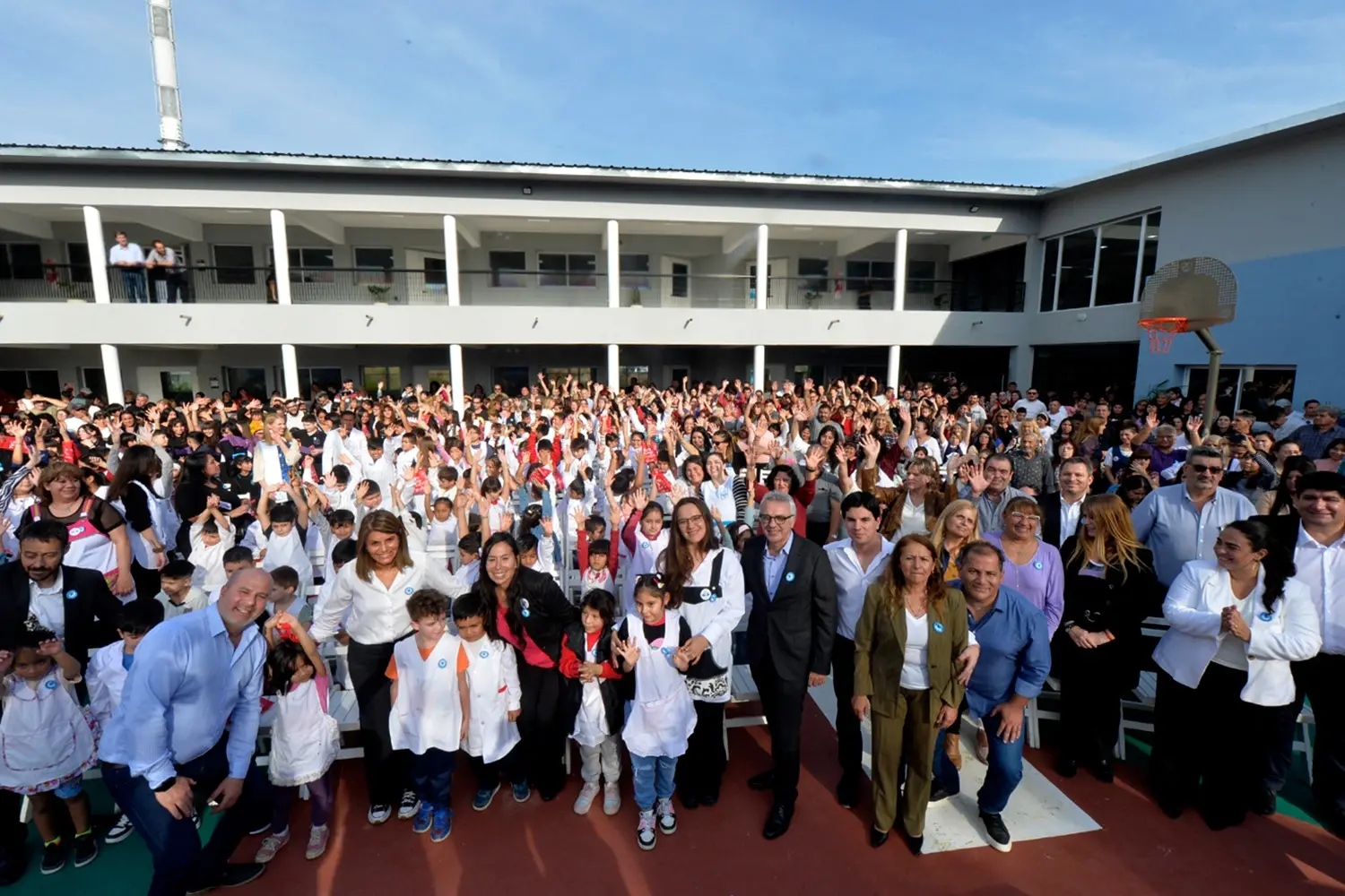 El intendente inauguró otra escuela