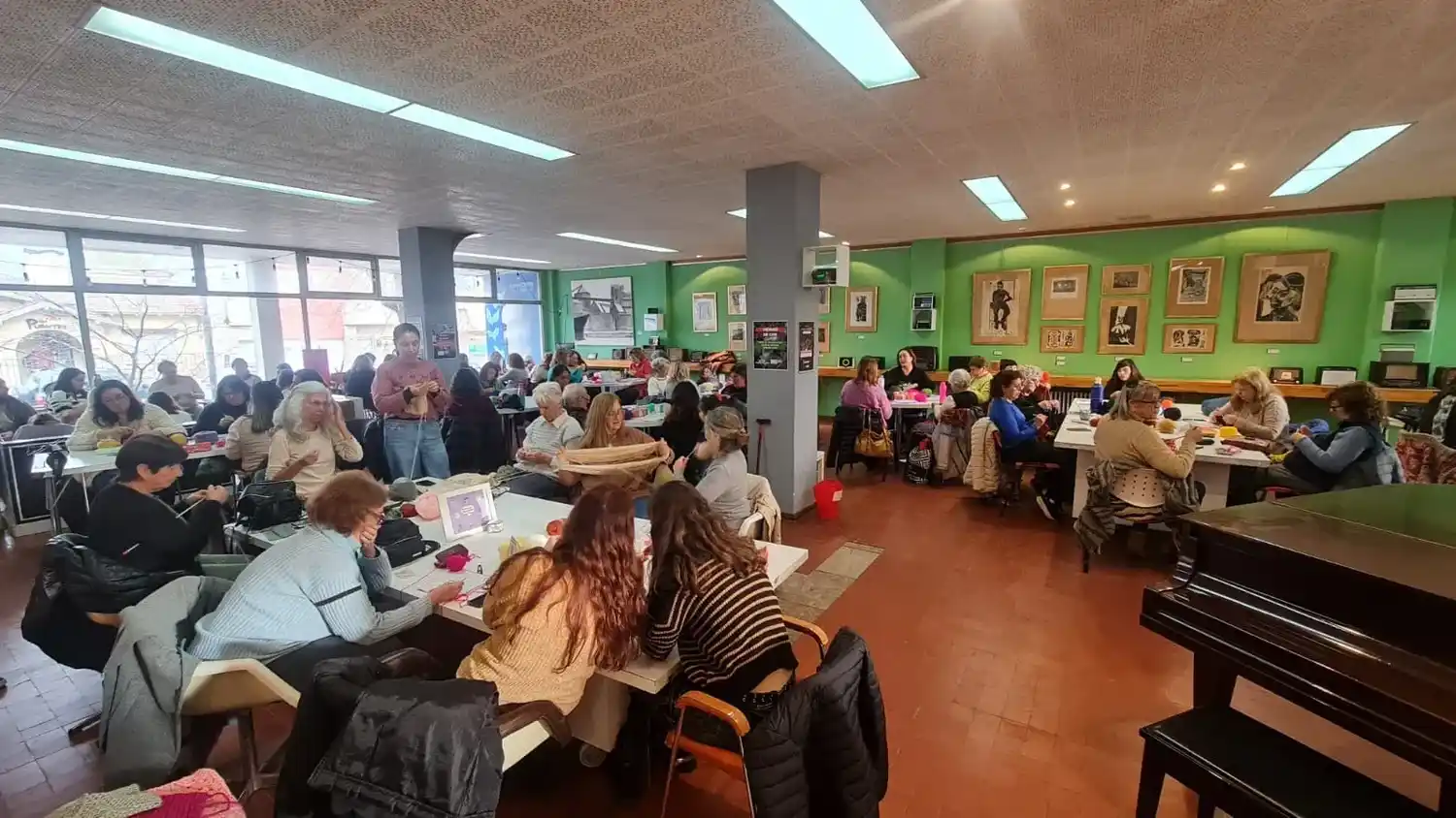 Un éxito. La convocatoria en el Centro Cultural de "tejiendo en comunidad"