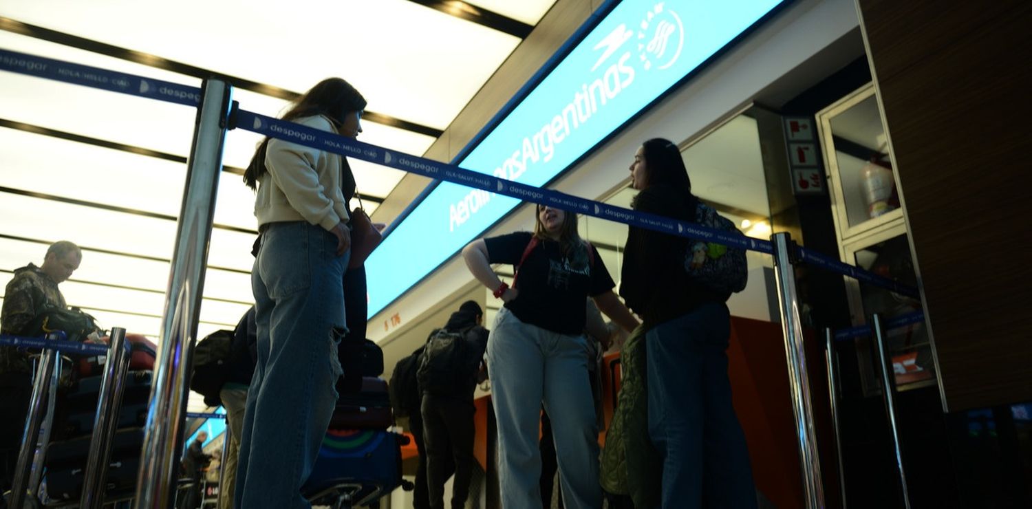 Se profundiza el déficit turístico: cada vez más argentinos viajan al exterior y llegan menos extranjeros