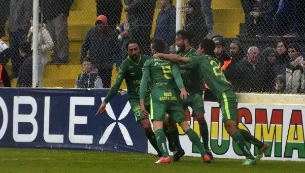 Caruso lo hizo de nuevo: con un gol agónico, Sarmiento se quedó en Primera