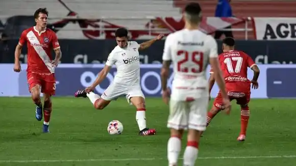 Estudiantes empató contra  Argentinos y quedó a tres  de la punta en la Liga Profesional