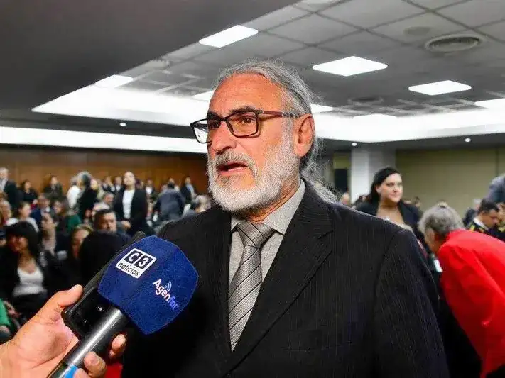 El endeudamiento de las familias llega 
al Congreso y Basterra pidió respuestas