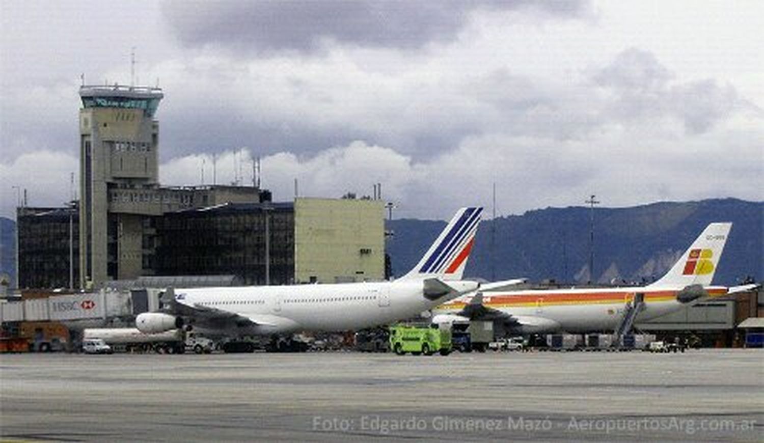 Cuatro grandes aerolíneas se ajustan sus cinturones