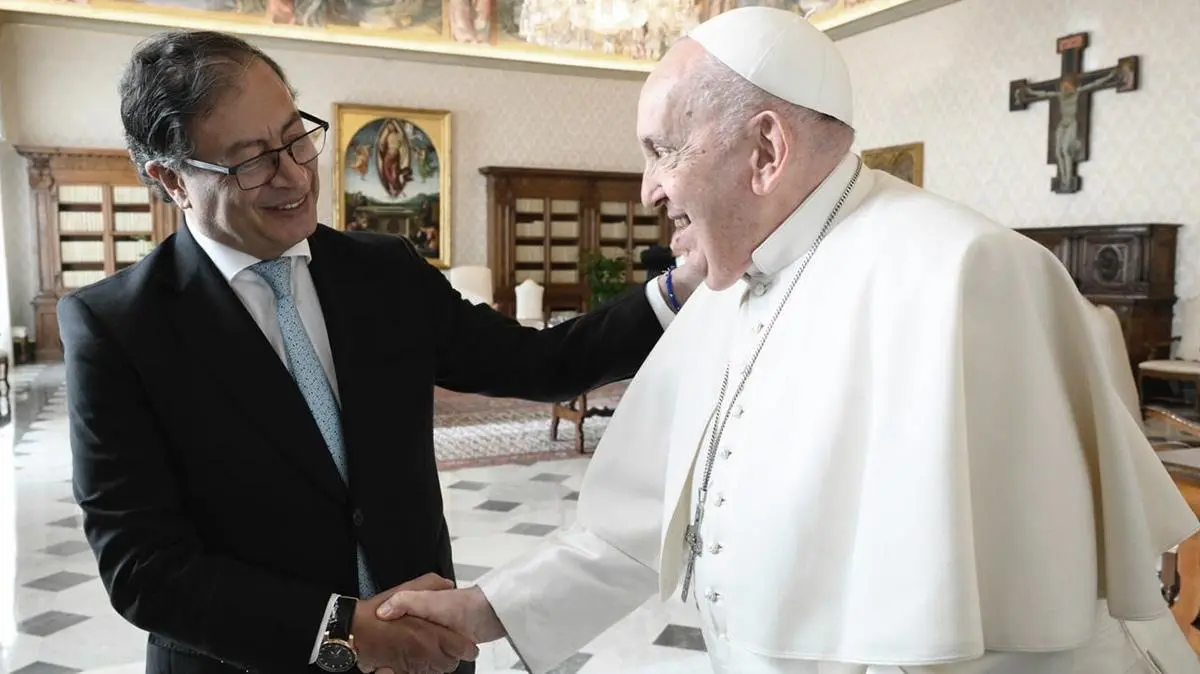Petro le propuso al Papa hacer “una ronda” de negociaciones con la guerrilla ELN en el Vaticano