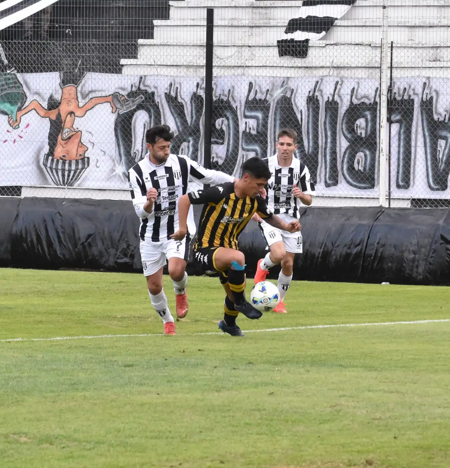 Santamarina acertó justo para lograr tres puntos