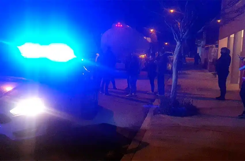 Tensión en Chauvín: se enojaron con el dueño de una cochera que quería guardar camión de combustibles