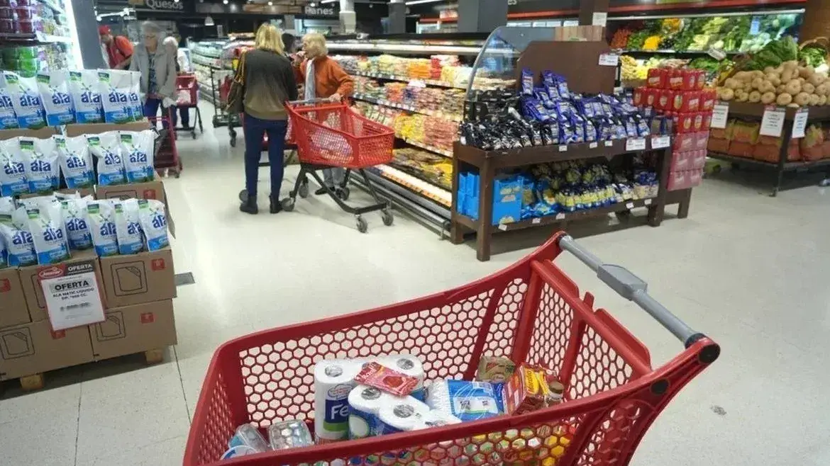 Caen ventas en supermercados.