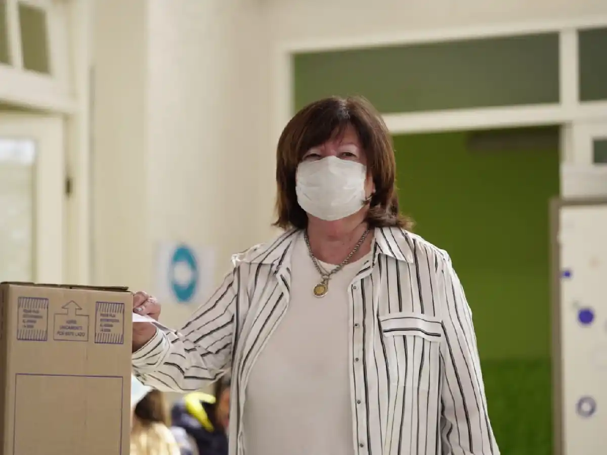 Graciela Brarda emitió su voto e invitó a la ciudadanía a participar 