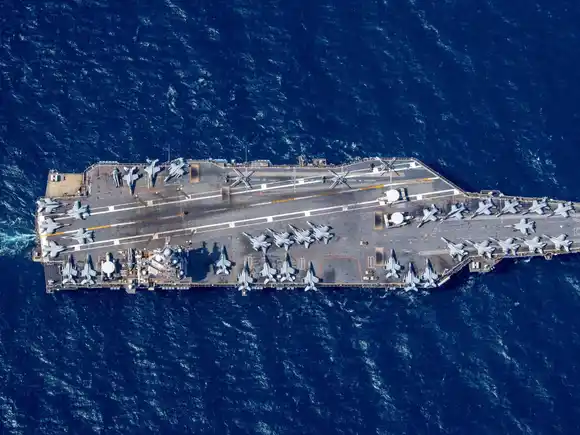 Portaaviones USS Gerald R. Ford cruza el Estrecho de Gibraltar en dirección al Caribe