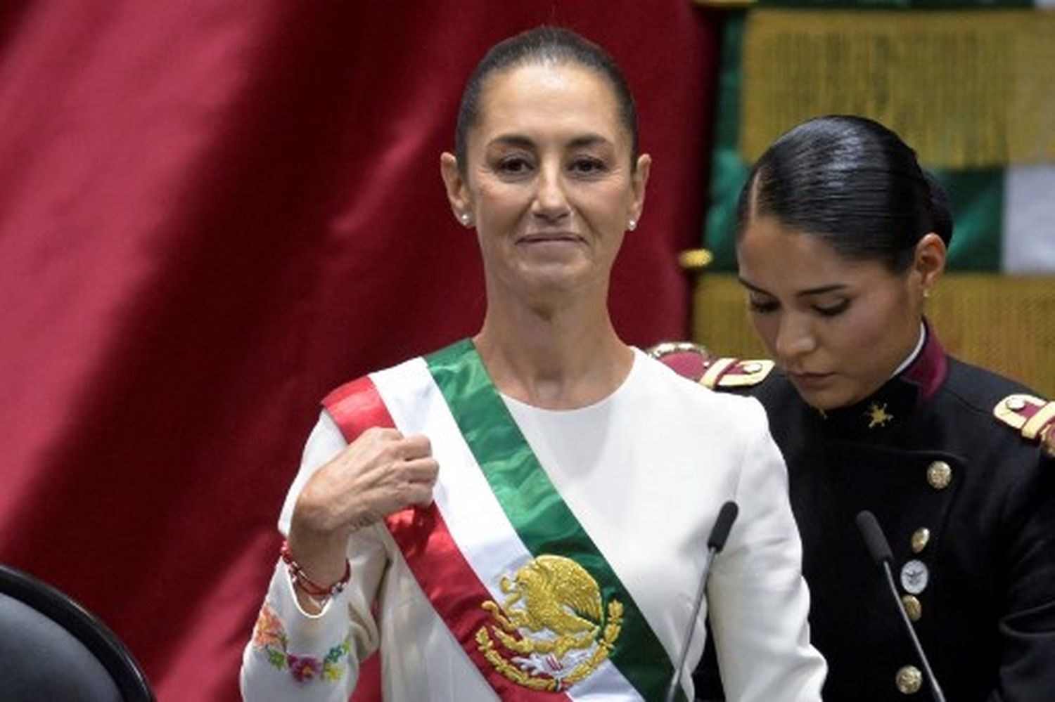 Claudia Sheinbaum jura como LA PRIMERA PRESIDENTA DE MÉXICO