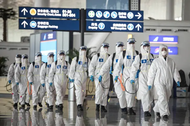 WUHAN: hospitalizados tenían síntomas 6 meses después de tener COVID-19 (estudio)