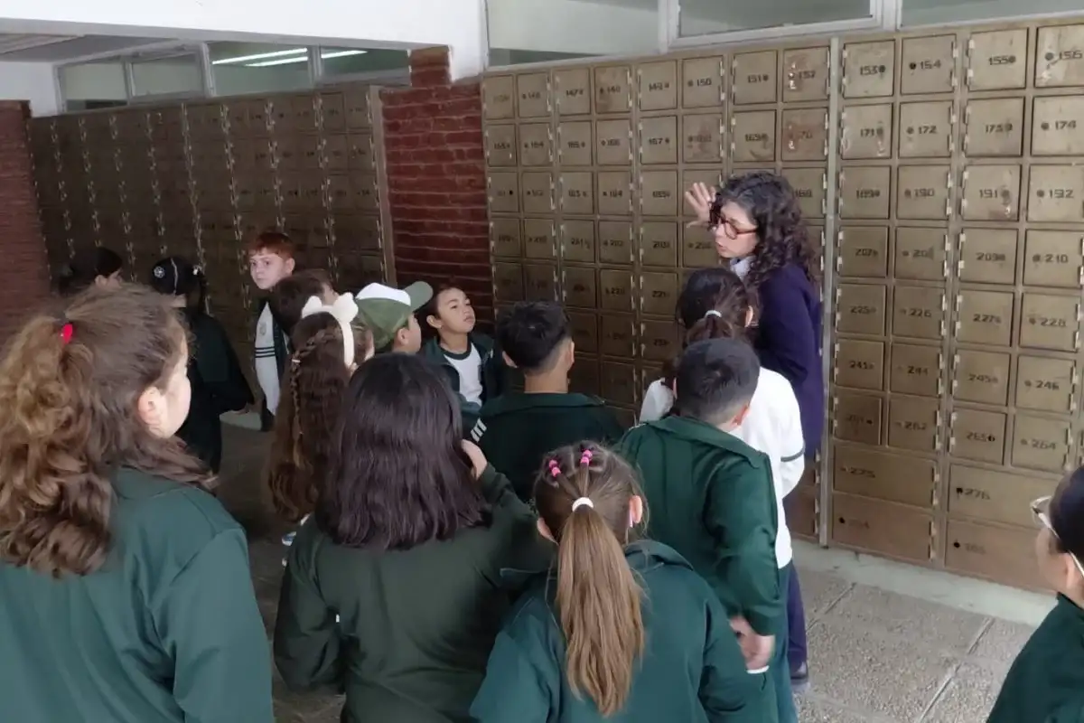 Estudiantes de Gualeguaychú recrean la historia de la ciudad a través del arte postal
