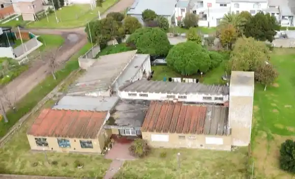 Escuelas abandonadas: un instituto para no videntes terminó en un aguantadero