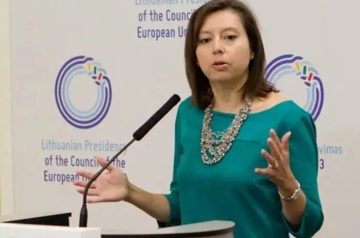 Julie Kozack, subdirectora del Departamento del Hemisferio Occidental.