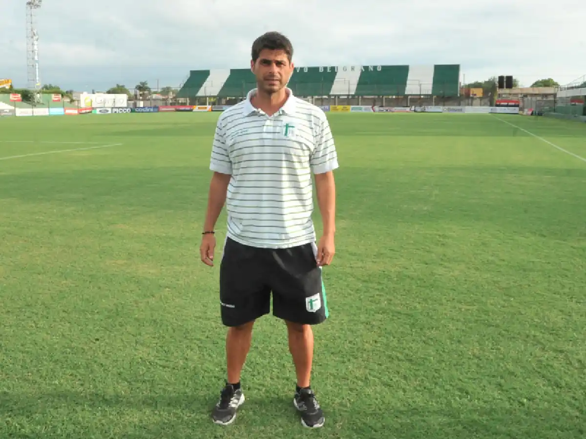 “A los chicos debemos formarle hábitos de futbolista profesional”