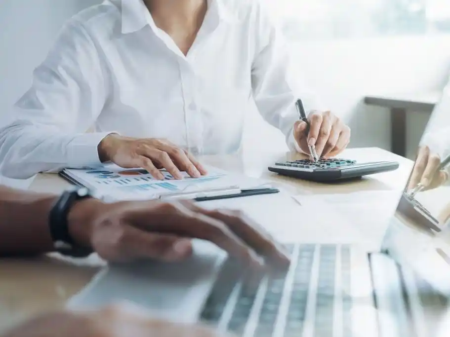 Eliminan la obligación de informar toda operación económica entre residentes y extranjeros