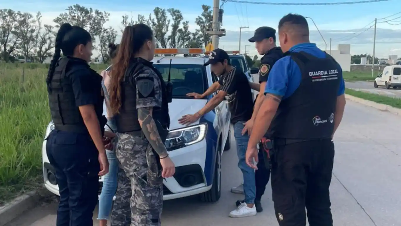 Dos detenidos y una moto recuperada tras un aviso vecinal por Ojos en Alerta