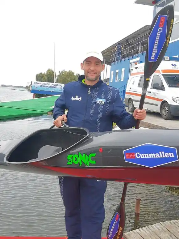 Juan Arias  en destacada  actuación en el  Mundial de Rumania