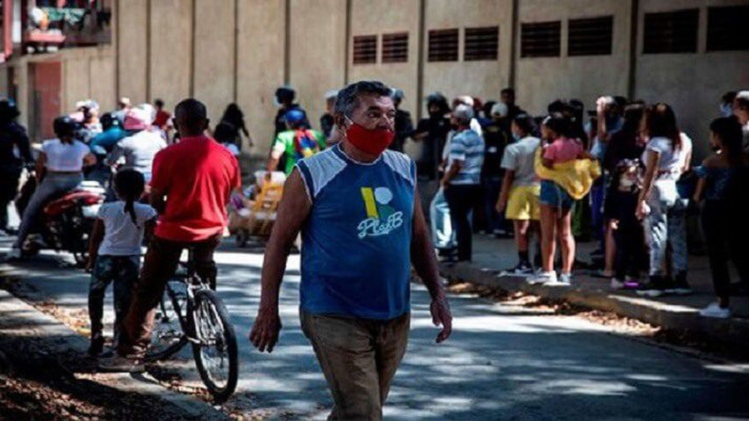 ¡NO VACUNADOS son el blanco de ómicron! Infectólogos recomiendan las medidas a tomar